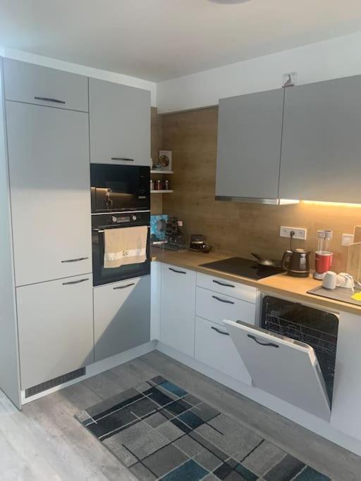 קושיצה Euphoria/Luxurious Accomodation מראה חיצוני תמונה